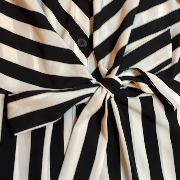 VINCE CAMUTO Striped Tie Front Dress Black White Stripe Shirt‎ 3/4 size Medium - Picture 5 of 7